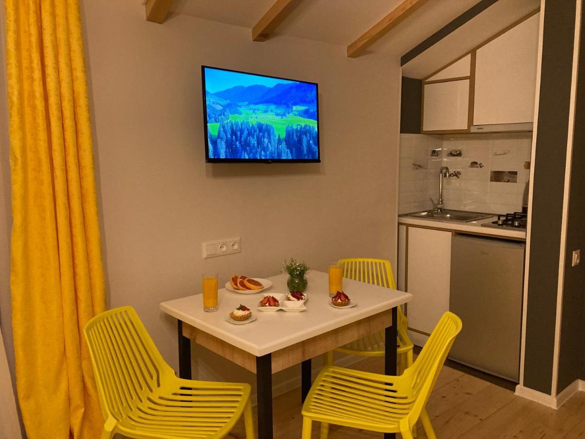 Borjomi Yellow Hotel Екстериор снимка