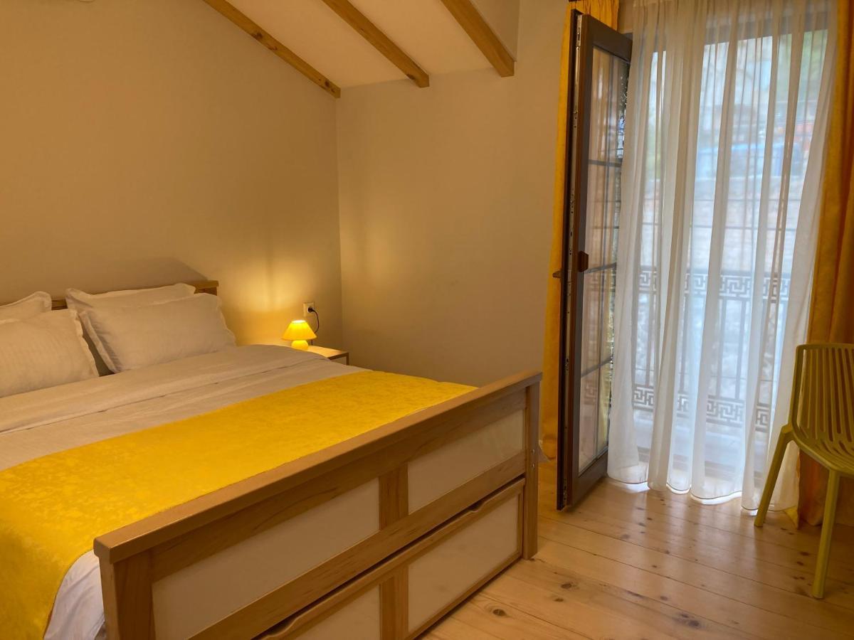 Borjomi Yellow Hotel Екстериор снимка