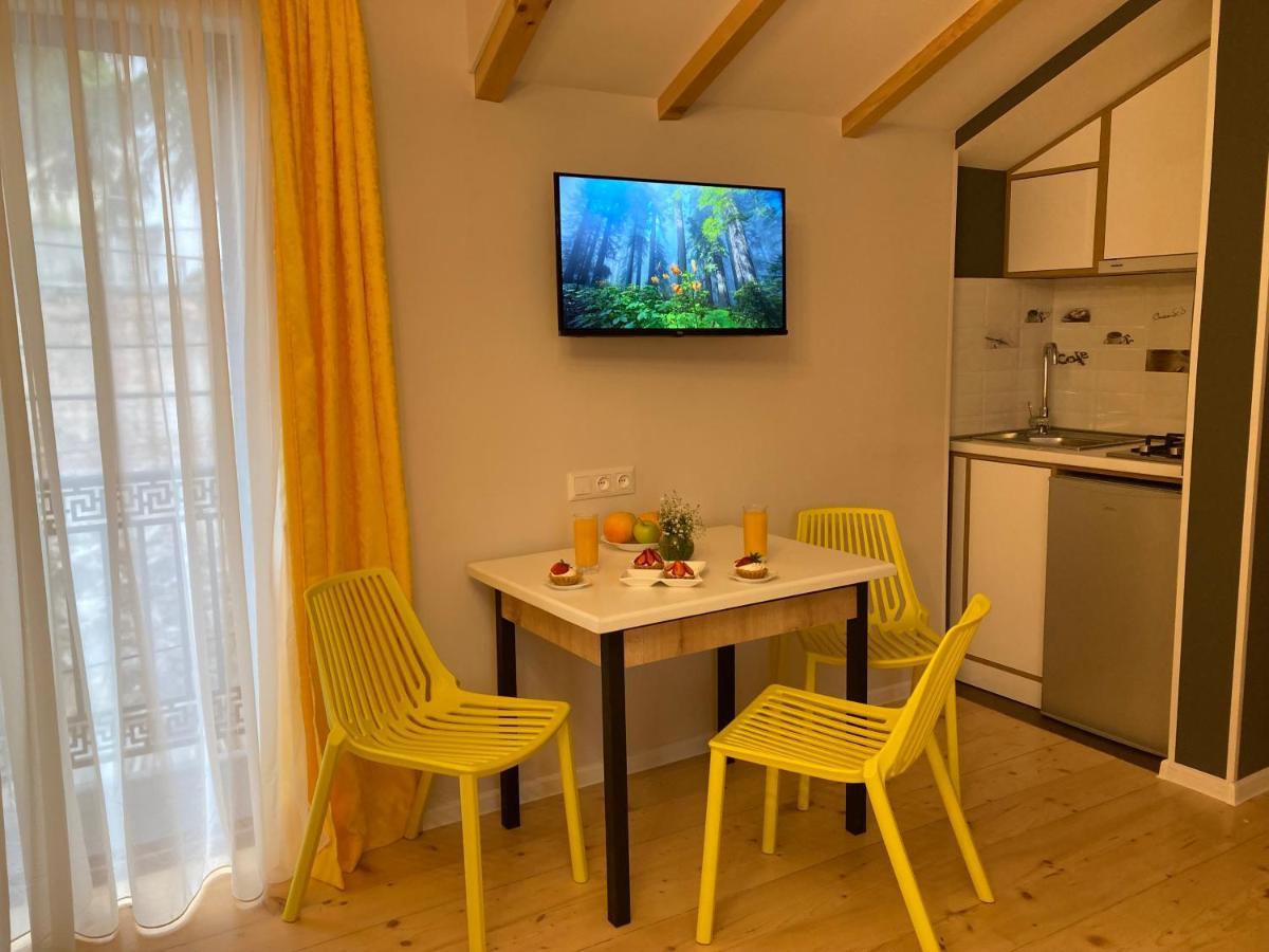 Borjomi Yellow Hotel Екстериор снимка