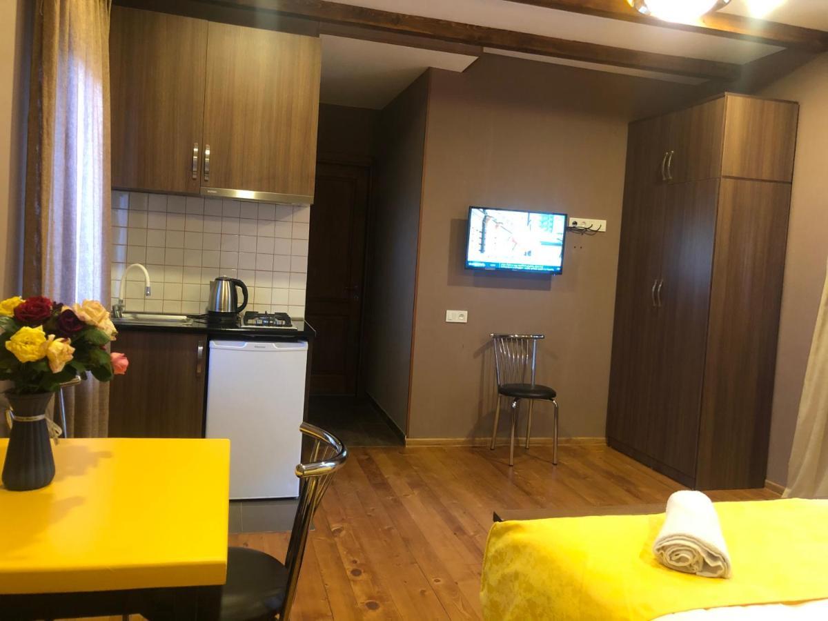 Borjomi Yellow Hotel Екстериор снимка